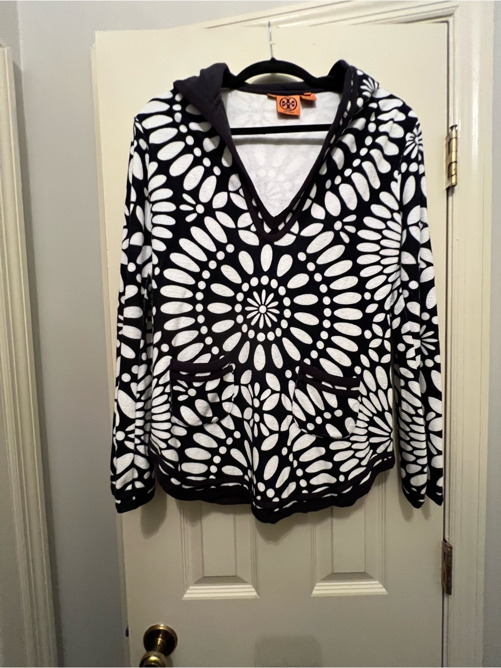 Black & White Terrycloth  Floral Hooded Sweater size Large